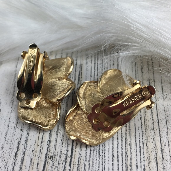 Vintage Kramer Gold Tone Petals Clip-On Earrings - Picture 6 of 8